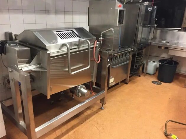 FMA self-contained electric kettle with agitator and hydraulic tilting