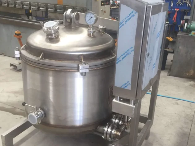 FMA self-contained tilting pressure kettle